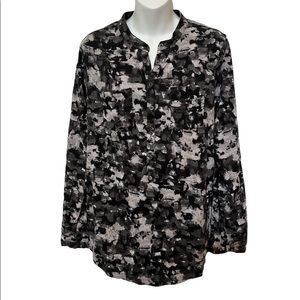 Black white and grey super comfy XL shirt